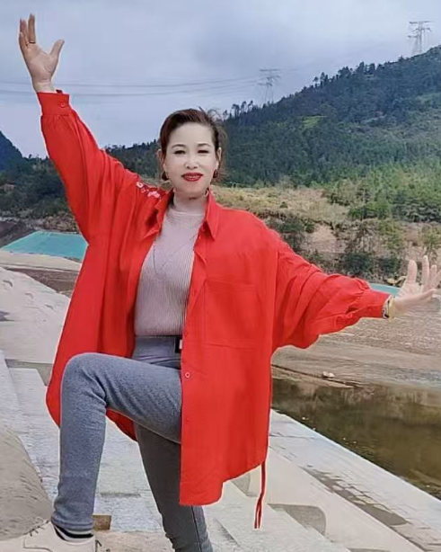 何女士